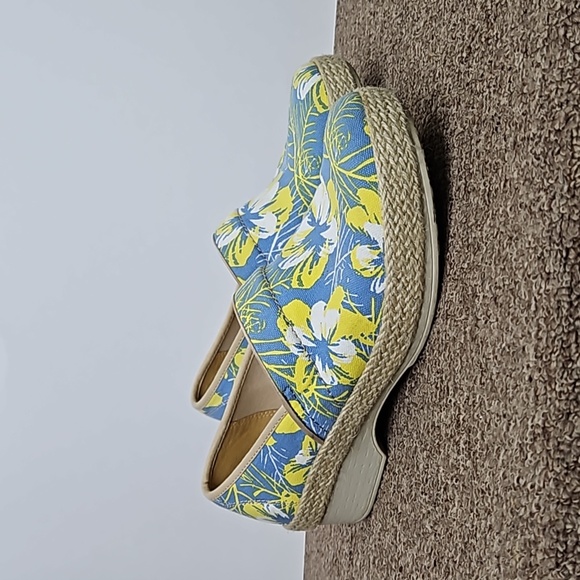 Dansko Victoria Tahiti Blue Yellow Floral Clogs Sz 10.5 (41) - Picture 1 of 10